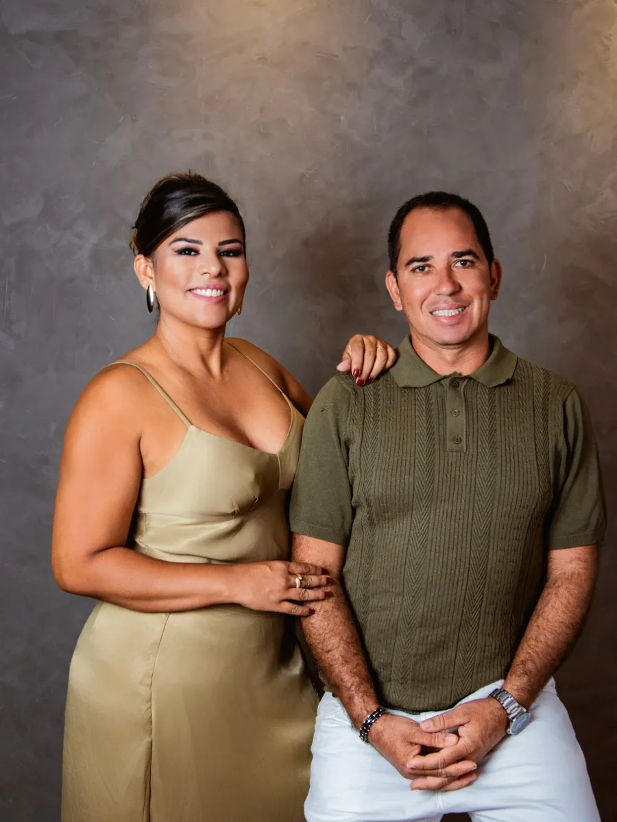 Nathalia e Luciano no atendimento da Global Investimento